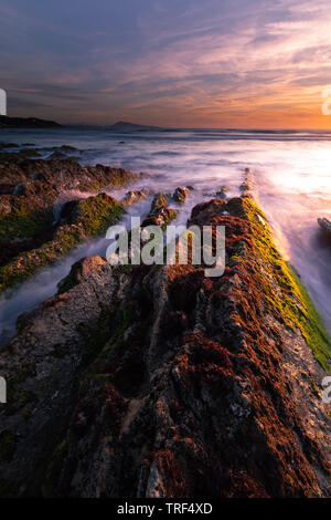 Coucher du soleil à Bidart plage du côté de Biarritz, Pays Basque. Banque D'Images