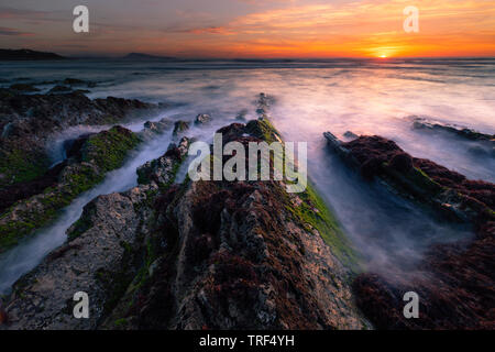 Coucher du soleil à Bidart plage du côté de Biarritz, Pays Basque. Banque D'Images