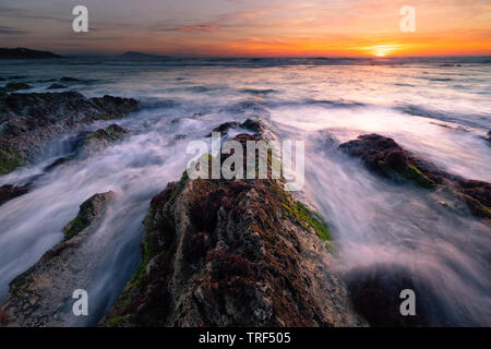 Coucher du soleil à Bidart plage du côté de Biarritz, Pays Basque. Banque D'Images