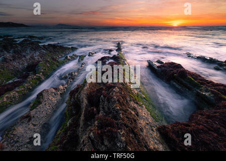 Coucher du soleil à Bidart plage du côté de Biarritz, Pays Basque. Banque D'Images