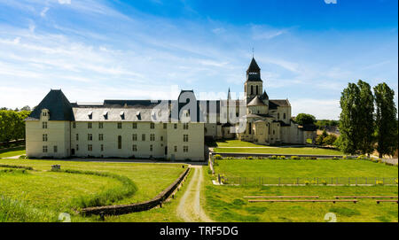 Chevet de l'église de l'abbaye de Fontevraud, Abbaye royale de Fontevraud, dans le Maine-et-Loire, Pays de la Loire, France Banque D'Images