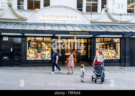 Librairie Waterstone's, l'ancien site de Collins Music Hall à Islington Green, Londres, Royaume-Uni, 2019 Banque D'Images