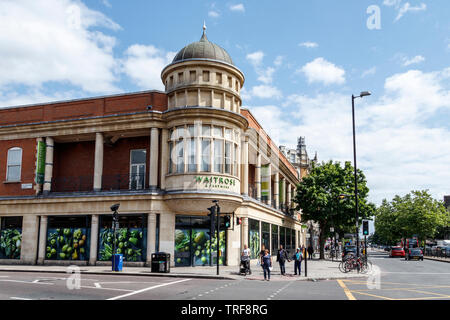 Le supermarché Waitrose Holloway Road, Islington, Londres, Royaume-Uni, une fois frères Jones, partie de la John Lewis Partnership Banque D'Images