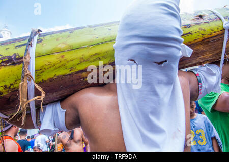 Filippino participant à une reconstitution de crucifixion du vendredi Saint à Pampanga aux Philippines Banque D'Images