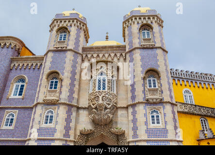 La représentation d'un ver, symbolisant l'allégorie de la création du monde. Palais National de Pena, Sintra, Portugal. Banque D'Images