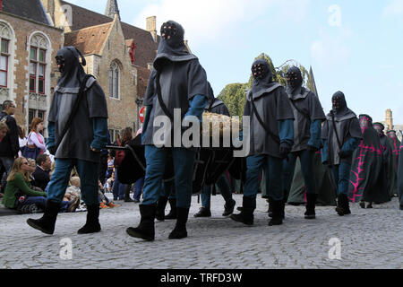 Le cortège de l'arbre d'or. Bruges. Belgique. Le concours de l'arbre d'or. Bruges. Belgique. Banque D'Images