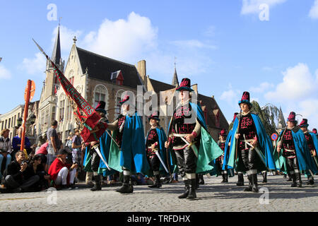 Le cortège de l'arbre d'or. Bruges. Belgique. Le concours de l'arbre d'or. Bruges. Belgique. Banque D'Images