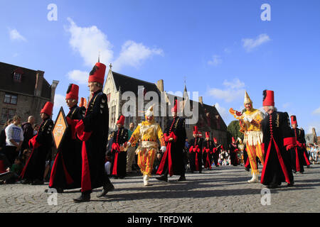 Le cortège de l'arbre d'or. Bruges. Belgique. Le concours de l'arbre d'or. Bruges. Belgique. Banque D'Images