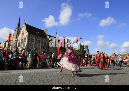 Le cortège de l'arbre d'or. Bruges. Belgique. Le concours de l'arbre d'or. Bruges. Belgique. Banque D'Images