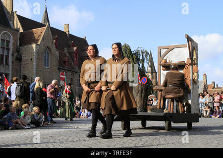 Le cortège de l'arbre d'or. Bruges. Belgique. Le concours de l'arbre d'or. Bruges. Belgique. Banque D'Images