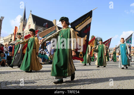 Le cortège de l'arbre d'or. Bruges. Belgique. Le concours de l'arbre d'or. Bruges. Belgique. Banque D'Images