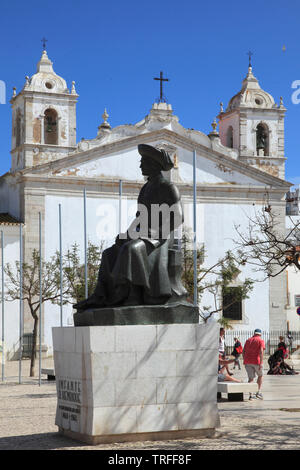 Portugal, Algarve, Lagos, l'église Santa Maria, l'Infante D. Henrique statue, Banque D'Images