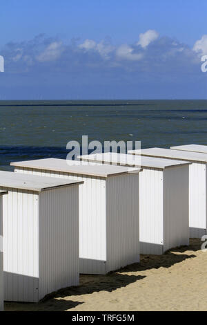 Cabanons sur la plage en bord de mer. Knokke-le-Zoute. Belgique. Banque D'Images