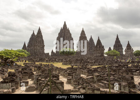 Yogyakarta, Indonésie - Août 04, 2017 : les touristes visitant Temple de Prambanan à Yogyakarta Banque D'Images