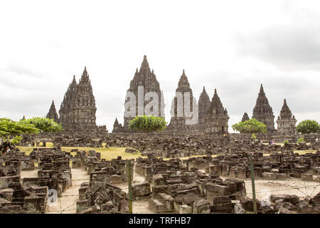 Yogyakarta, Indonésie - Août 04, 2017 : les touristes visitant Temple de Prambanan à Yogyakarta Banque D'Images