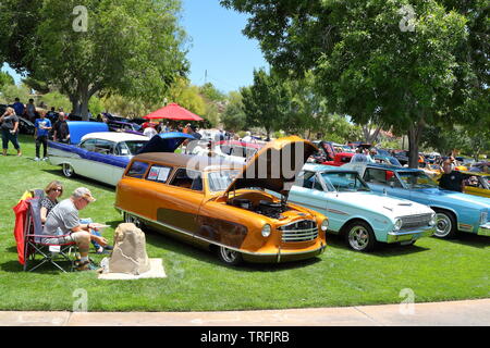 Véhicules Vintage et Hot Rods à un événement jour commémoratif à Boulder City, Nevada, USA Banque D'Images