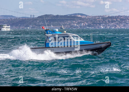 Istanbul, Turquie - 29 mars, 2019 ; Istanbul Bosphore croisière bateau de police maritime. Istanbul Turquie. Banque D'Images