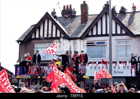 L'attente des fans pour le Liverpool FC est la revue de la Victoire à Old Swan, Liverpool le 2 juin, 2019. Banque D'Images