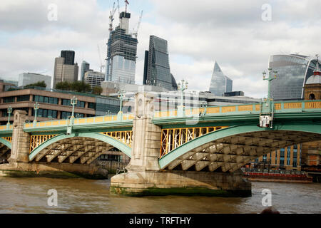 Le pont de Westminster est une route-et-foot-pont sur la Tamise à Londres Banque D'Images