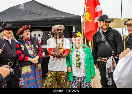 Cromer, Norfolk, Royaume-Uni. 19 mai 2019. Festival du homard et crabe Cromer - Candid shot de l'équipage de divertissement Banque D'Images