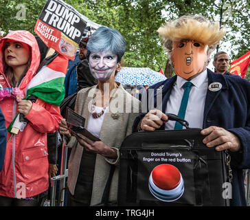 Londres, Royaume-Uni. 4 juin, 2019. Protestation des milliers dans le centre de Londres contre nous le Président Donald Trumps visite d'État au Royaume-Uni Banque D'Images