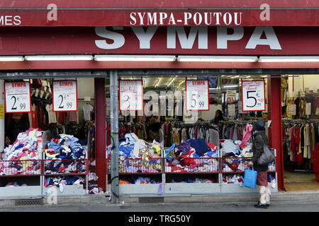 Sympa discount store - Montmartre - Paris - France Banque D'Images