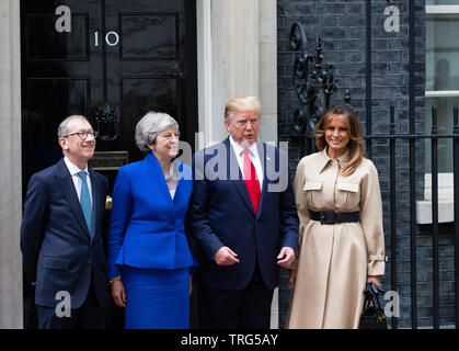 Philip peut, Theresa May, Donald Trump et Melania Trump sur les marches de 10 Downing Street comme le président bénéficie d'une visite d'Etat en Grande-Bretagne. Banque D'Images