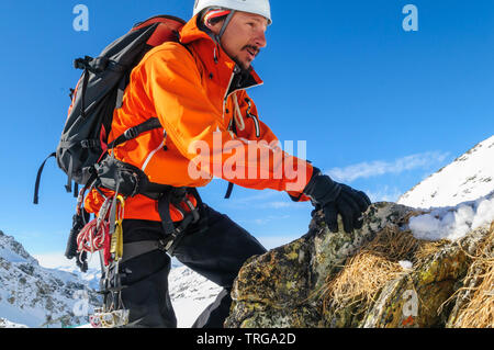 Escalade Alpinisme équipé parfait en haute montagne dans la région des montagnes du Mont Rose Banque D'Images