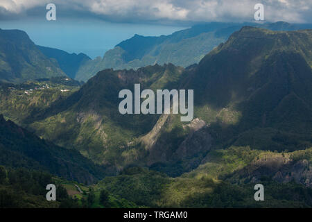 Le Cirque de Salazie depuis près de Grand Ilet, l'île de la Réunion, France Banque D'Images