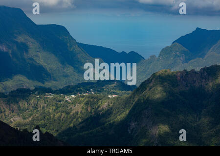 Le Cirque de Salazie depuis près de Grand Ilet, l'île de la Réunion, France Banque D'Images