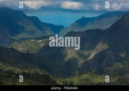 Le Cirque de Salazie depuis près de Grand Ilet, l'île de la Réunion, France Banque D'Images