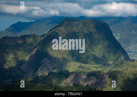 Le Cirque de Salazie depuis près de Grand Ilet, l'île de la Réunion, France Banque D'Images