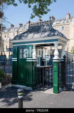 Tourniquet victorien à l'entrée du terrain de jeux dans la baignoire Ville de Bath Banque D'Images