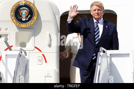 L'aéroport de Shannon, en Irlande. Le 05 juin, 2019. 5/6/2019. Le président des États-Unis d'Amérique, Donald Trump se rend en Irlande. Sur la photo est le président des États-Unis M. Donald Trump et la Première Dame Melania cominthe l'étape de l'Airforce One en arrivant à l'aéroport de Shannon, en Irlande. Photo : Leah Farrell / RollingNews RollingNews Crédit :.ie/Alamy Live News Banque D'Images