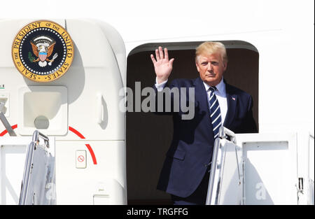 L'aéroport de Shannon, en Irlande. Le 05 juin, 2019. 5/6/2019. Le président des États-Unis d'Amérique, Donald Trump se rend en Irlande. Sur la photo est le président des États-Unis M. Donald Trump et la Première Dame Melania cominthe l'étape de l'Airforce One en arrivant à l'aéroport de Shannon, en Irlande. Photo : Leah Farrell / RollingNews RollingNews Crédit :.ie/Alamy Live News Banque D'Images