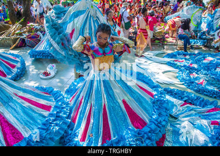 Participants à la fiesta Aliwan à Manille Philippines Banque D'Images