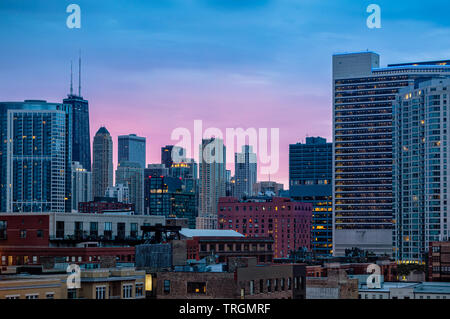 Lever de soleil coloré dans la ville. Paysage urbain de Chicago en début de matinée. Billet d'Illinois. Banque D'Images