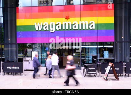 Extérieur de Wagamama Restaurant à St Peter's Square, centre-ville de Manchester, Royaume-Uni Banque D'Images