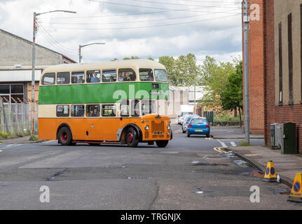 Un bus Leyland Titan vintage qui a été construit en 1958 à une journée portes ouvertes de la Glasgow véhicule ancien Trust, (GVVT), dans la région de Bridgeton, Glasgow Banque D'Images