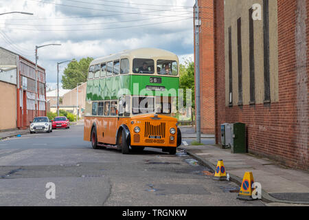 Un bus Leyland Titan vintage qui a été construit en 1958 à une journée portes ouvertes de la Glasgow véhicule ancien Trust, (GVVT), dans la région de Bridgeton, Glasgow Banque D'Images