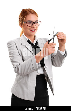 Jeune femme d'affaires moderne avec une cigarette coupe ciseaux, isolé sur un fond blanc. Banque D'Images