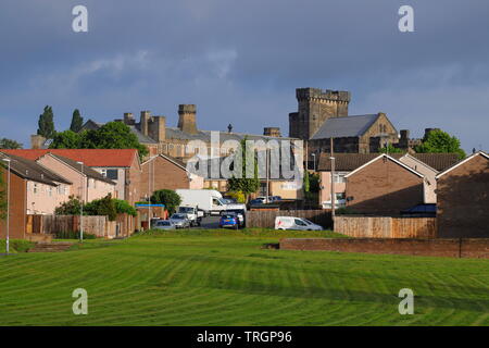 Holdforth Gardens à Leeds, est une rue qui sauvegarde de l'habitat sur Armley Catégorie B prison. Banque D'Images