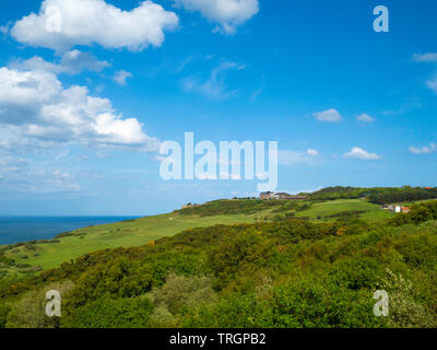 Raven Hall Hotel à Ravenscar North Yorkshire sur une haute falaise dans la campagne avec son propre terrain de Golf Banque D'Images