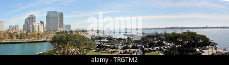 Une vue panoramique de San Diego à partir de l'USS Midway San Diego est la huitième plus grande ville des États-Unis et la deuxième plus grande ville de Californie. La c Banque D'Images