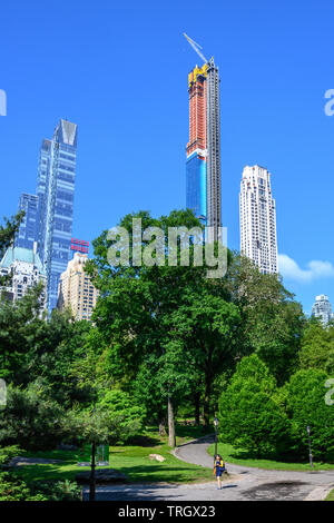 New York, États-Unis, 2 juin 2019. Un gratte-ciel 82 étages en construction au 111 West 57th Street donnant sur New York city's Central Park sera le Banque D'Images