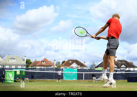 Surbiton, Royaume-Uni. Le 05 juin, 2019. Matthias Bachinger d'Allemagne en action contre Ramkumar Ramanathan de l'Inde à l'intention des célibataires. Club de remise en forme à Surrey le mercredi 5 juin 2019. Ce droit ne peut être utilisé qu'à des fins rédactionnelles. Utilisez uniquement rédactionnel, pic par Steffan Bowen/Andrew Orchard la photographie de sport/Alamy live news Crédit : Andrew Orchard la photographie de sport/Alamy Live News Banque D'Images