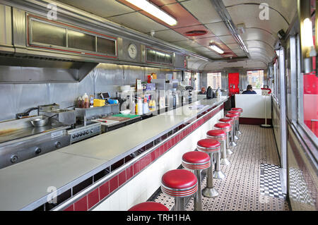 Intérieur de la salle à manger, les garçons gras café de style américain et un restaurant à la Trinity Buoy Wharf près de la Tamise à Londres, au Royaume-Uni. Banque D'Images