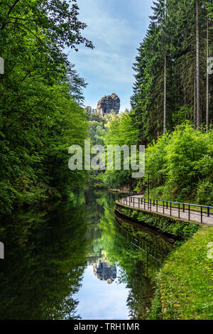 Vue sur le rocher de grès schwedenloecher trail dans la Suisse saxonne, Allemagne Banque D'Images