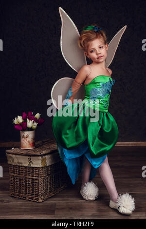Tinker Bell. petite fille habillé comme un conte de fée de Peter Pan Banque D'Images
