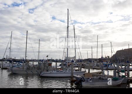 Ensenada port avec bateaux voile amarré en Basse Californie, Mexique Banque D'Images